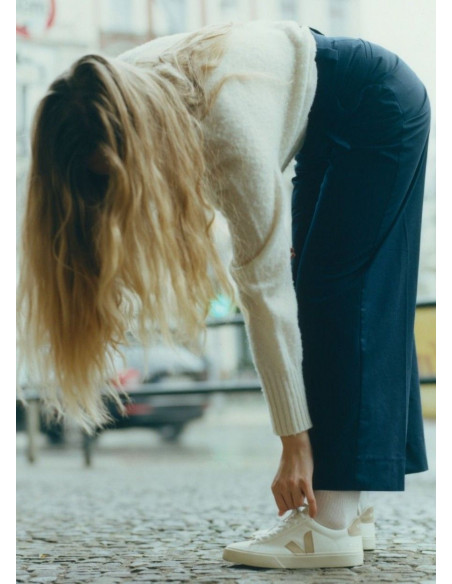 VEJA CAMPO EXTRA WHITE ALMOND