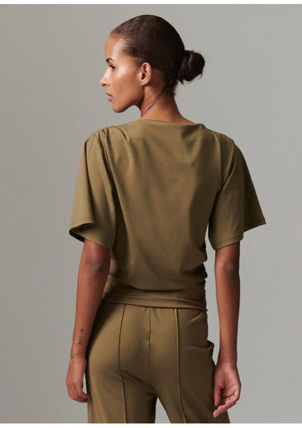 DAY TOP JONATHAN KAKI