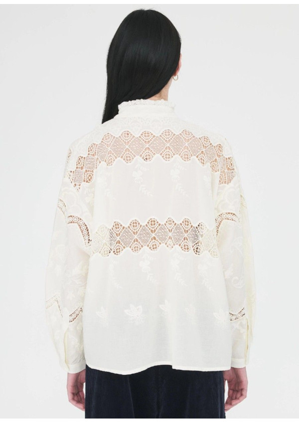 ANTIK BATIK BLUSA LACE CRUDA