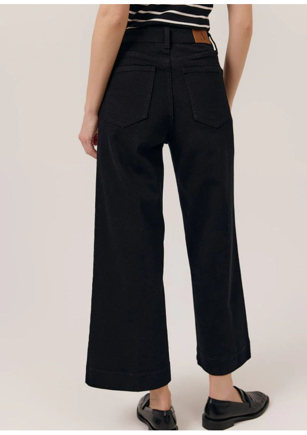 ARTLOVE JEAN ELISA NEGRO