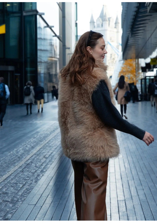 URBANCODE CHALECO PELO LARGO CARAMEL URBANCODE CHALECO PELO LARGO CARAMEL