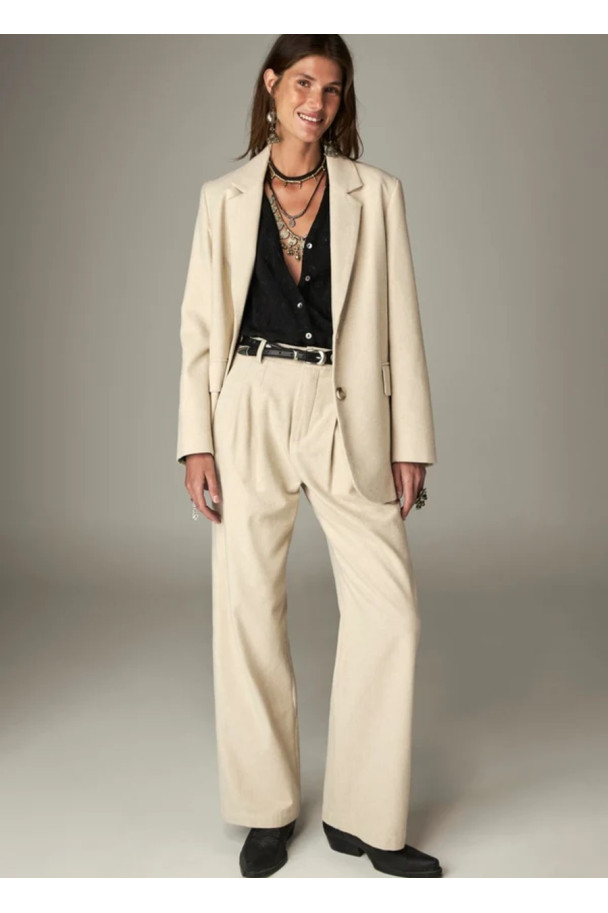 MAISON HOTEL BLAZER CAMARON ALBA