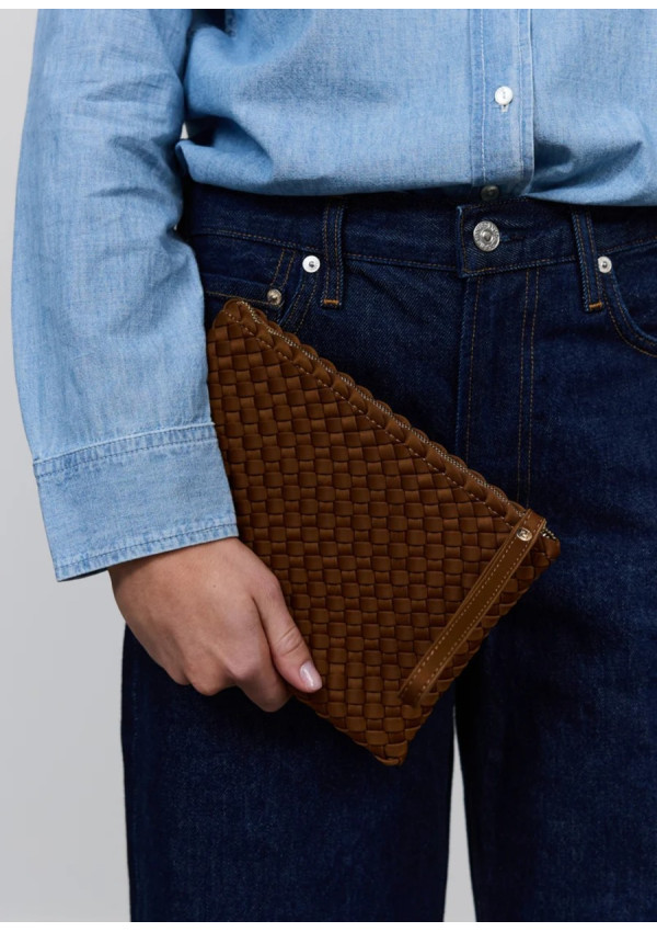 MY MARREA CLUTCH CARAMEL CAFE