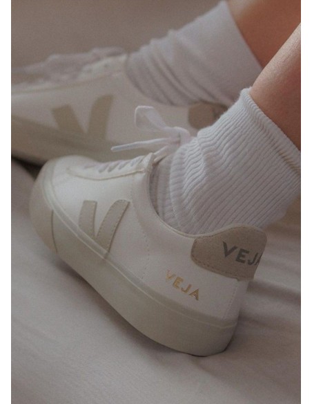 VEJA CAMPO WHITE NATURAL