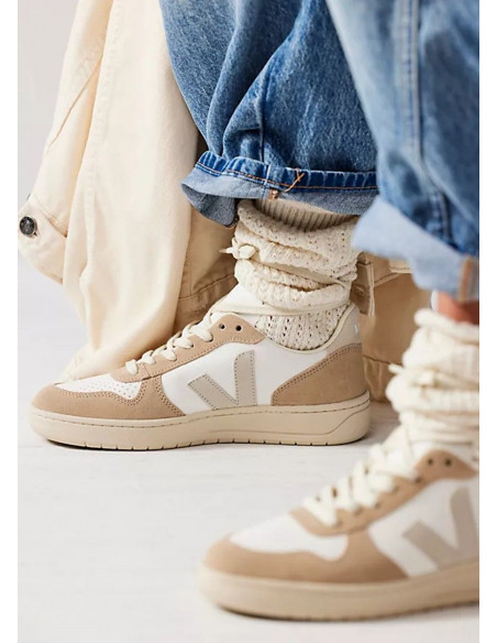 VEJA V10 WHITE NATURAL SAHARA
